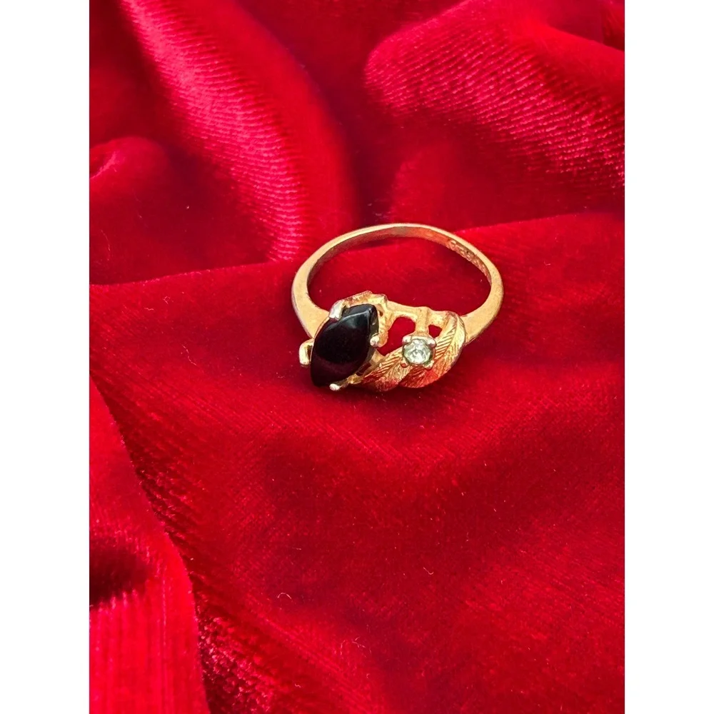 Vintage 10KHGE Yellow Gold Black Onyx Leaf Accent Ring Size 7 Marquise Cut Fine